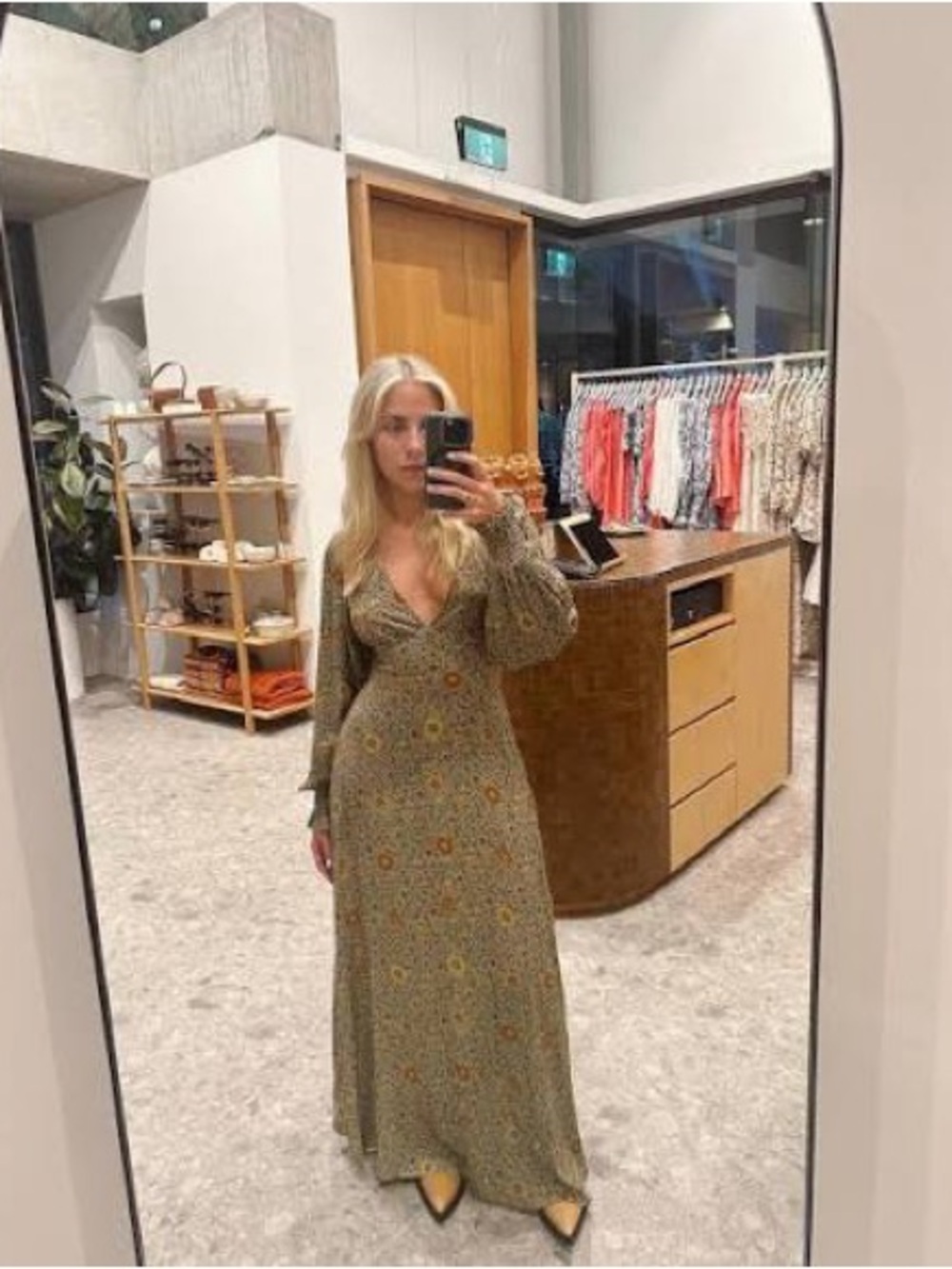 Spell Lady Untamed Gown - Picture 6 of 13